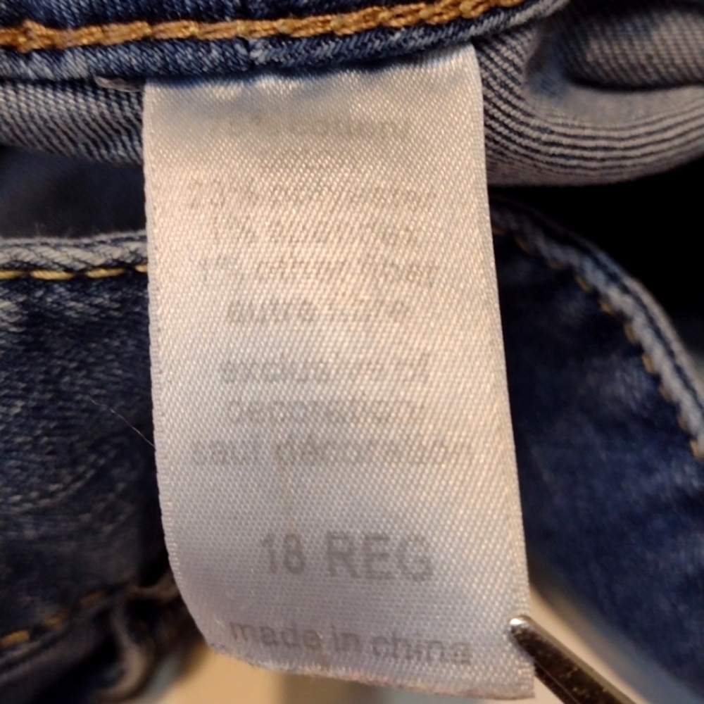 Maurices Women's Distressed Patch Stretchy Jeans Size (18) Regular - Picture 6 of 14